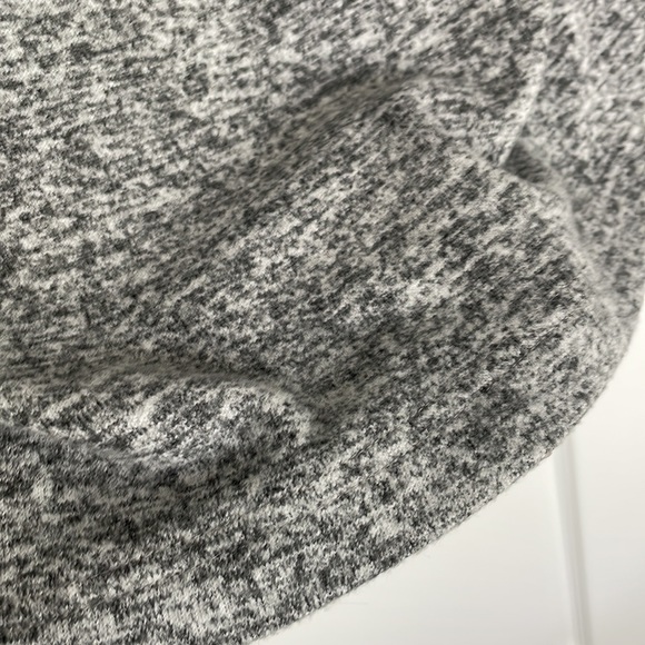 Athleta super soft hooded wrap.  Grey and white.  XXS. - Picture 5 of 5